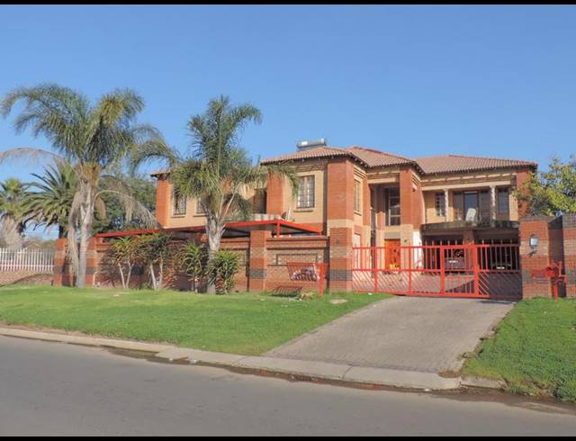 13 BEDROOM HOUSE FOR SALE IN BIRCH ACRES